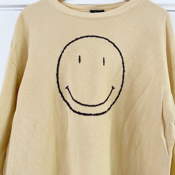 Boutique Cropped Smiley Sweatshirt - S - Picture 6 of 8